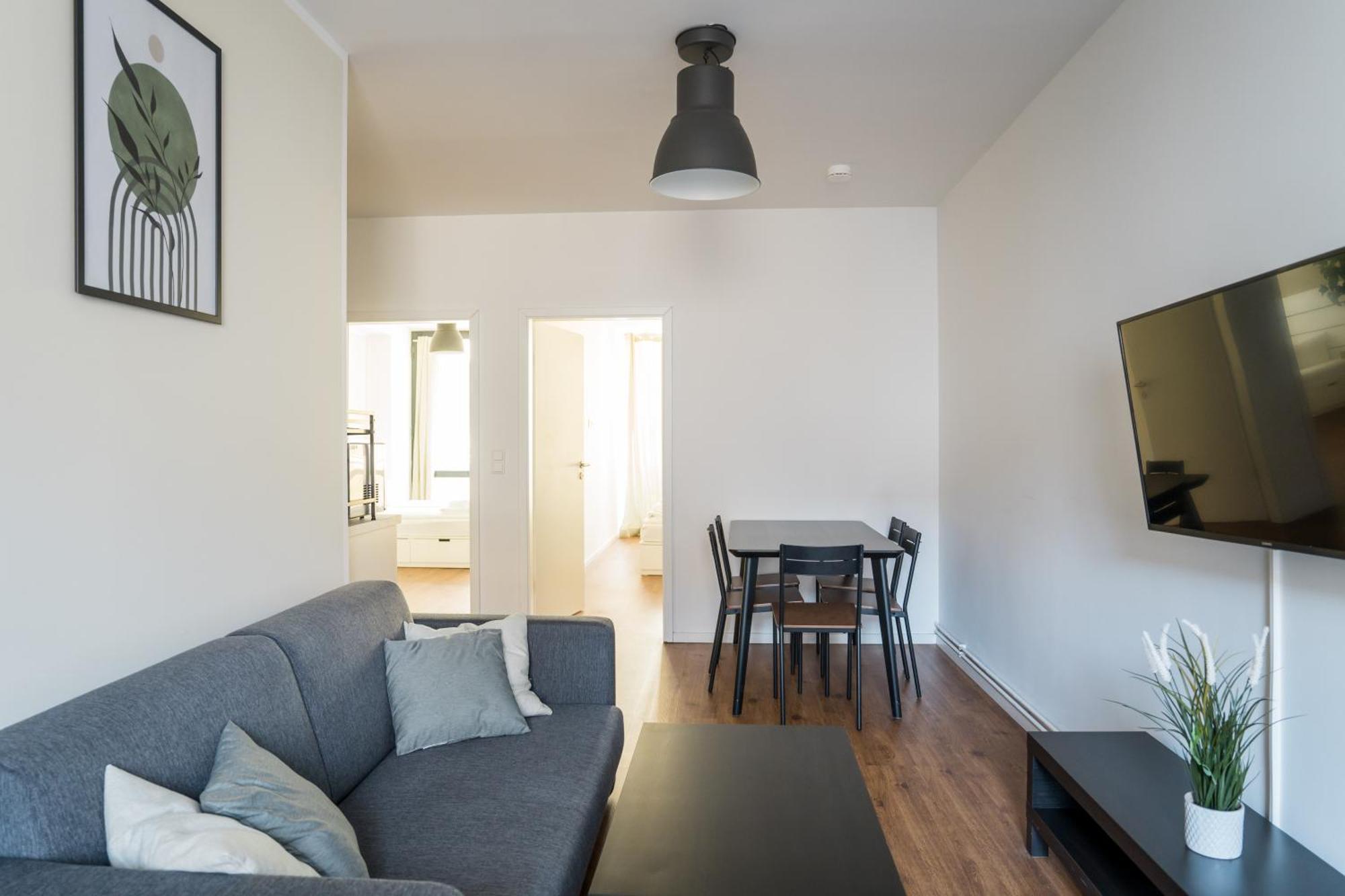 Fantastic 2 Bedroom Apartment — Photos 2