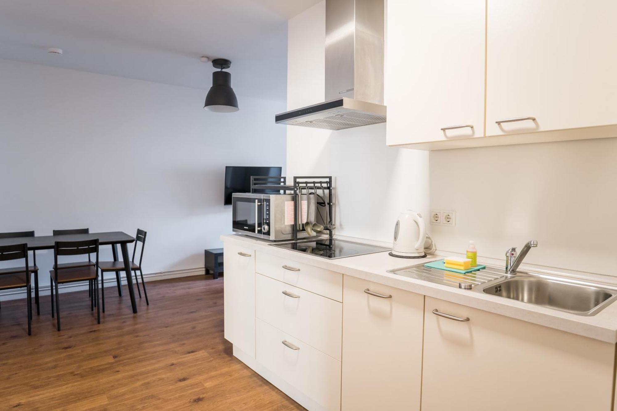 Fantastic 2 Bedroom Apartment — Photos 3